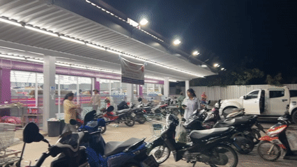 Night activity at Koh Phangan convenience store