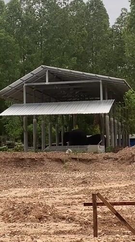 Metal-roofed shelter observed at Choeng Thale construction site