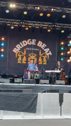 Live music and a passing plane over Innsbruck