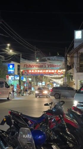Evening out at Fisherman's Village Walking Street, Baan Bo Phut