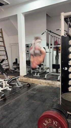 Man works out, takes gym selfies in Shumen