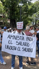 Daytime protest gathering documented in Caracas public square
