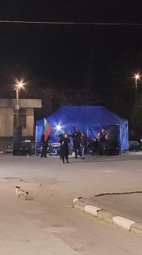 Evening gathering with music and Bulgarian flag in Slatina