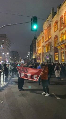 Nighttime crowd gathers for protest in Belgrade, media interviews conducted