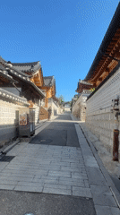Late-night walk documented through Seoul's traditional Bukchon district