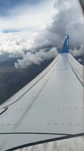 Passenger captures flydubai wing view over Georgia airspace