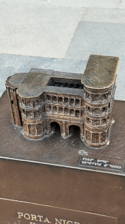 Tourist captures Roman gate and bronze model in Trier