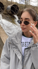 Woman documents spring outing at Russian waterway with selfies