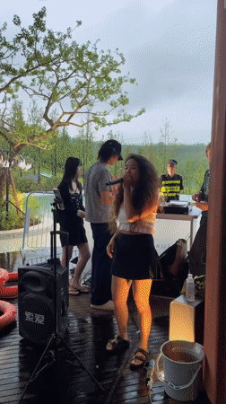 Live performance at a lakeside outdoor venue in Liangjiang