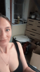 Woman documents spring day outing in Sochi with selfies and flowers
