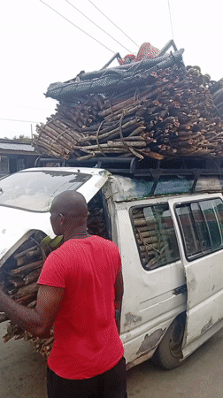 Ordinary street life documented in Aba commercial district
