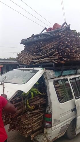 Ordinary street life documented in Aba commercial district