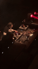 Late-night DJ set draws a packed crowd in Buenos Aires club