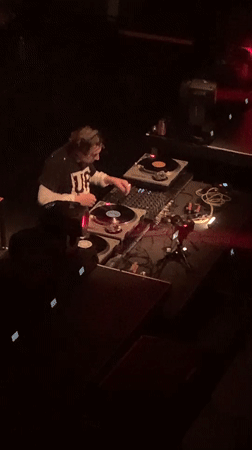Late-night DJ set draws a packed crowd in Buenos Aires club