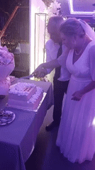 Wedding reception in Komsomolsk-on-Amur: cake cutting and dancing