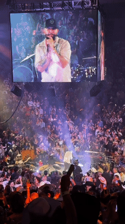 Large concert draws cowboy hat-wearing crowd in Puebla arena