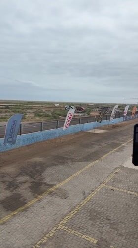 Drag race held in Arica, Chile under cloudy skies
