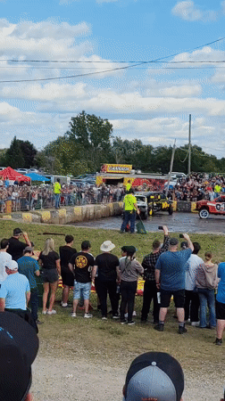 Demolition derby and tractor pull night in Saint-Chrysostome