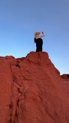 Photo session captures woman at Vietnam's red dunes