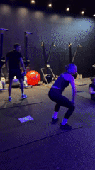 Late-night gym session and street-side moments in Choeng Mon
