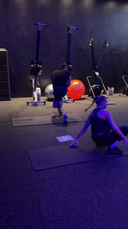 Late-night gym session and street-side moments in Choeng Mon
