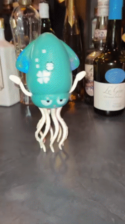 Glum squid toy spotted on bar counter in Osaka