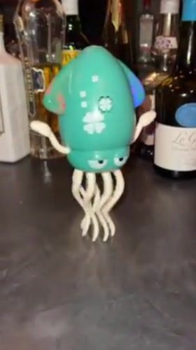 Glum squid toy spotted on bar counter in Osaka