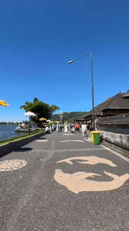 Dawn temple visits and lake scenes documented in Baturiti