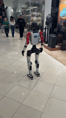 Late-night shopping mall activity documented in Puebla, Mexico