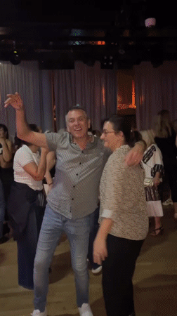 Dancing and good vibes at a Montrond-les-Bains night event