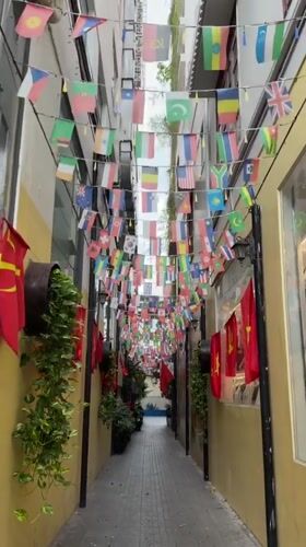 Nha Trang preps for an event amid festive streets and folk art