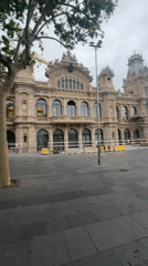 Afternoon stroll through Barcelona captures city's everyday moments