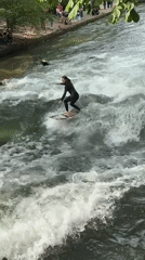 River surfer draws crowd on Munich waterway