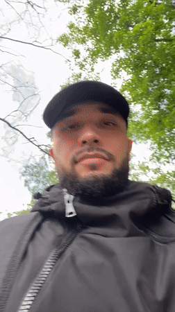 Man films himself with smartphone in Kingisepp park area