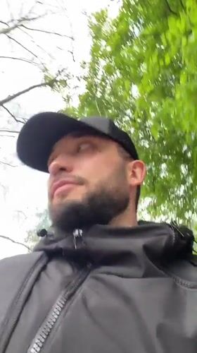 Man films himself with smartphone in Kingisepp park area