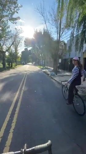 Cyclist records sunny ride through Florida Oeste residential street