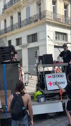 Street demonstration with mobile sound systems draws crowds in Marseille