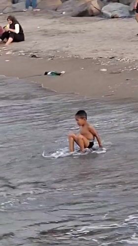 Families enjoy afternoon beach outing in Lhokseumawe, Indonesia