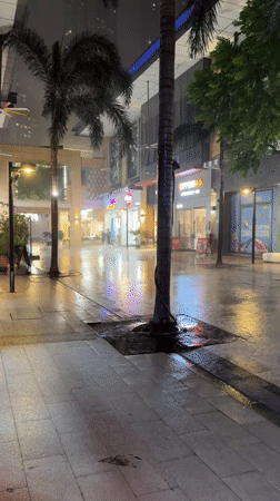 Heavy rain soaks commercial district in Panyu, China