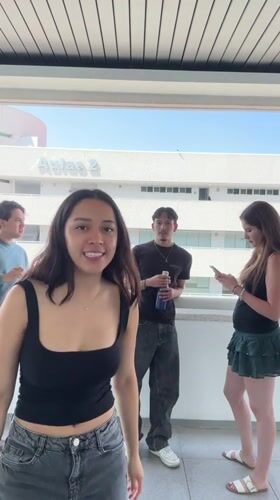 Four young adults gather on Aulas 2 balcony in Puebla