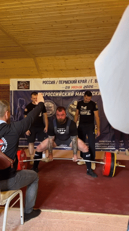 Deadlift attempt at a powerlifting meet in Vereshchagino
