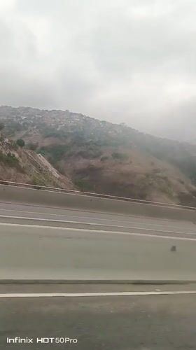 Highway traffic recorded near Caracas shantytown