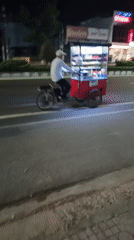 Night out in Phan Thiết: street food, neon lights, and live seafood markets