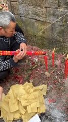 Traditional burning ceremony observed in early morning Chongqing