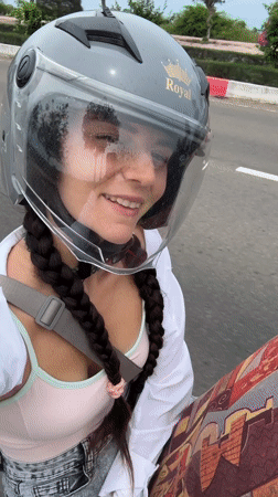 Woman passenger spotted on moped in Mũi Né