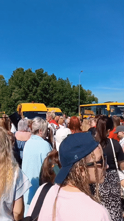 Morning crowd boards buses in Sudogda with police presence