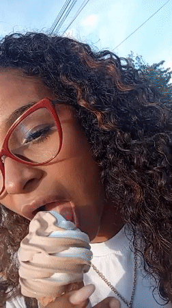 Woman in red glasses spotted in Juan Griego