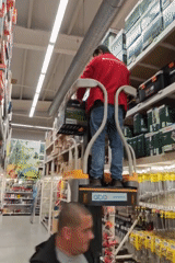Customer uses lift equipment in Primorsko hardware store