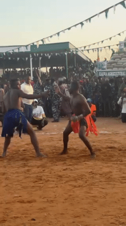 Traditional wrestling matches draw crowds in Argungu, Nigeria