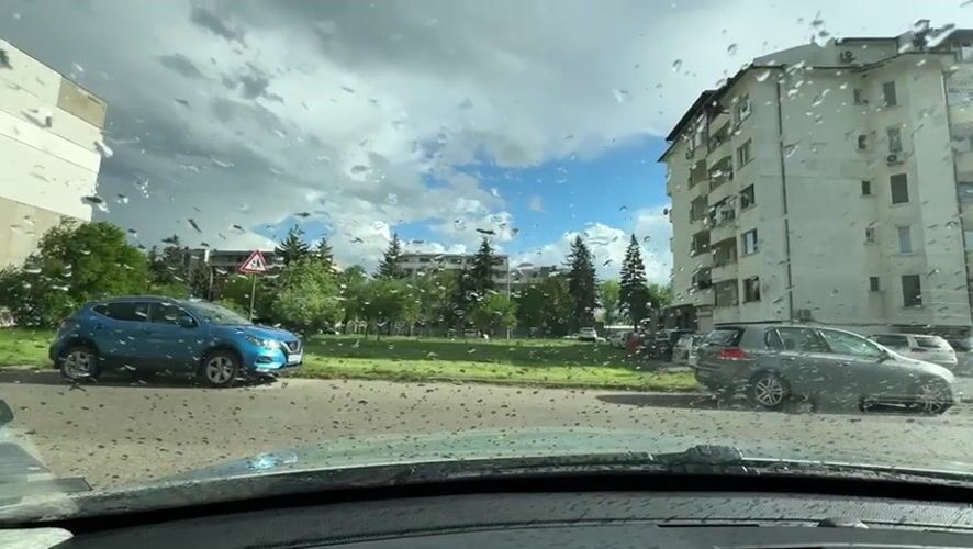 Rainy afternoon street scenes documented in Pernik, Bulgaria
